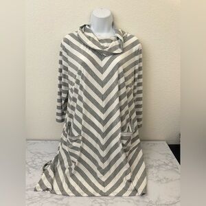 Women’s Avenue Sweater Size 16 Thin Knit Long Sleeve Cowl Neck Gray Striped​